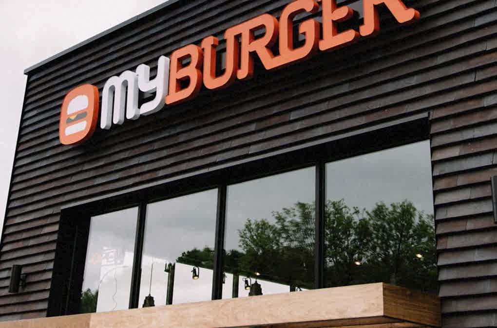 Restaurant Signage Design: Creating Visual Identity That Attracts Customers